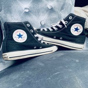Black and white Hightop Converse